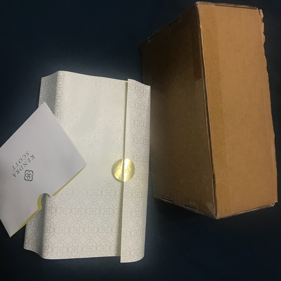 Kendra Scott Rayne Necklace In Ivory Pearl - Picture 6 of 6